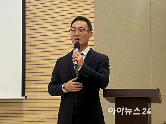 이영호 KT 온라인교육사업 프로젝트태스크포스(P-TF) 상무가 지난 5일 오후 서울시 종로구 센터포인트빌딩에서 'KT AI 미래교육 플랫폼'을 소개하고 있다. [사진=박소희 기자]