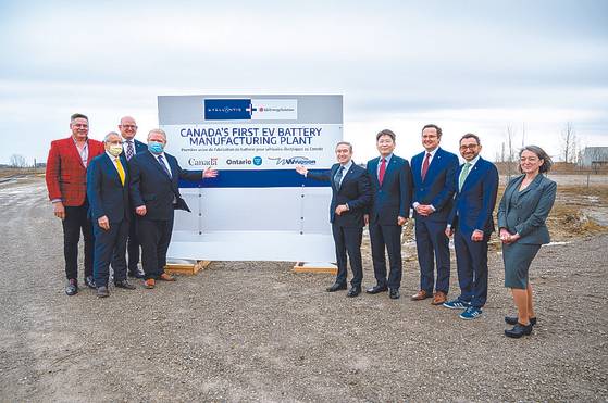 Stakeholders of LG Energy Solution and Stellantis' new battery joint venture in Ontario, Canada pose for a photo. [LG ENERGY SOLUTION]