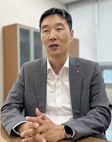손민석 자가열병합발전협의회 회장이 에너지분산 시대를 맞아 ‘가스엔진 열병합발전’의 필요성을 역설하고 있다. [협의회 제공]