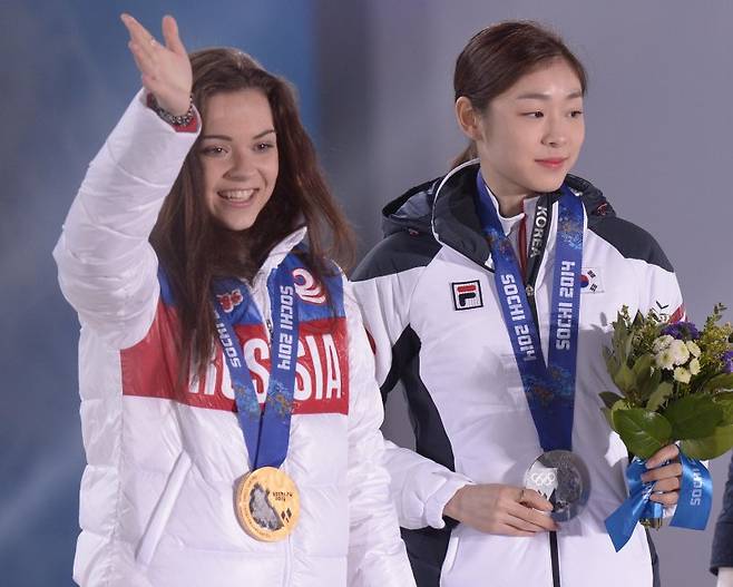 김연아(오른쪽), 러시아 아델리나 소트니코바. /사진=뉴시스