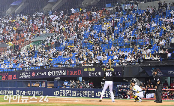 15일 오후 서울 잠실야구장에서 '2022 신한은행 SOL KBO 올스타전' 퓨처스리그 북부리그-남부리그 경기가 진행되고 있다. 퓨처스 올스타전은 2018년 이후 4년 만에 열렸다. [사진=아이뉴스24 포토 DB]