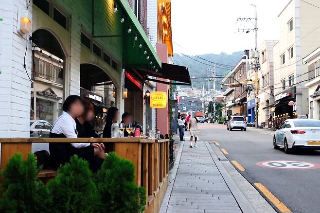 사진설명: 해방촌 초입의 여유로운 거리 모습.