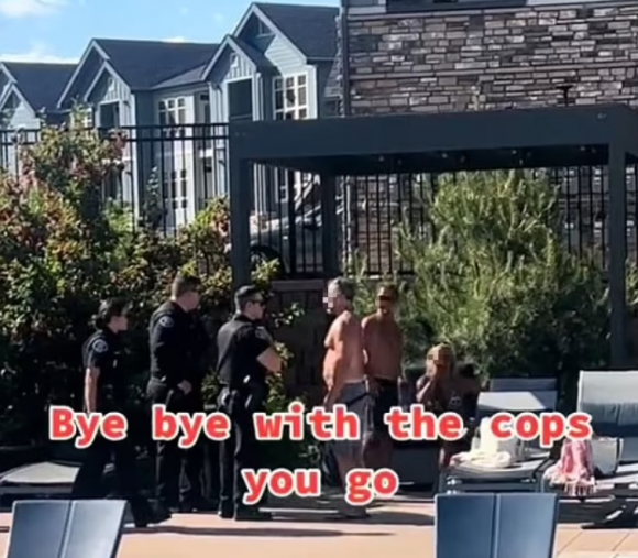 라틴계 가족에게 인종차별 폭언을 퍼부은 미국 백인 여성. 틱톡 화면 캡처