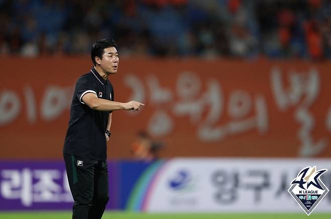 ▲ 윤정환 강원 감독. ⓒ한국프로축구연맹