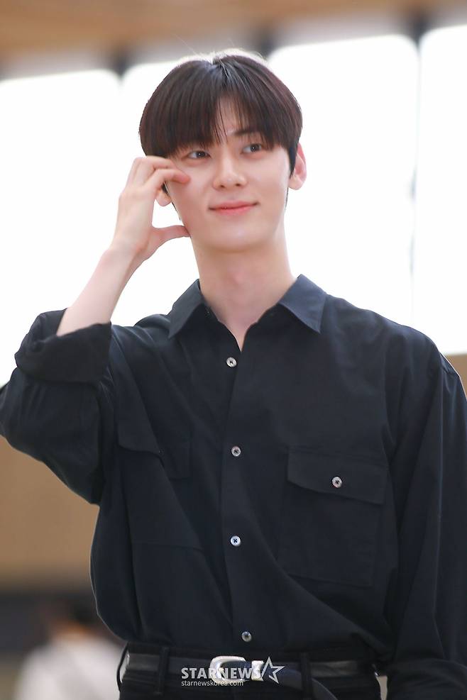 황민현(HwangMinHyun), '사슴이세요? 내 마음을 녹용~' [★포토]