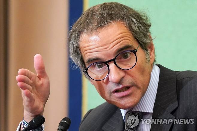 기자회견에서 발언하는 그로시 사무총장 (도쿄 AFP=연합뉴스) 라파엘 그로시 국제원자력기구(IAEA) 사무총장이 7일 도쿄 일본기자클럽에서 열린 기자회견에서 발언하고 있다.