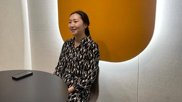 하이메디에서 의료통역사로 일하는 록시르 다와수랭이 서울 서초동 사무실에서 의료 통역사 업무를 설명하고 있다. 이가흔 인턴기자