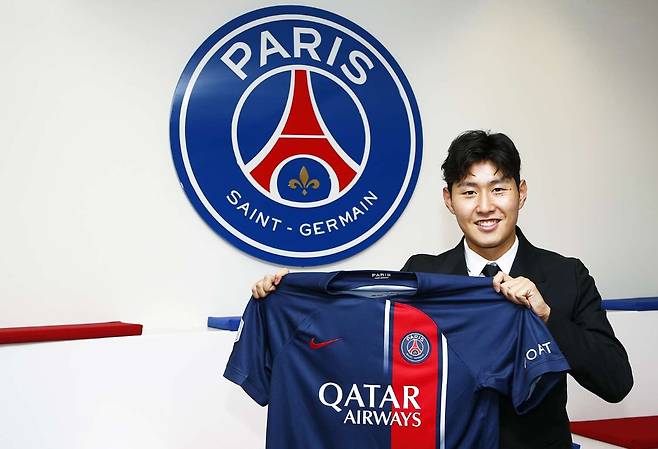 PSG에 입단한 이강인(PSG 홈페이지 캡처)