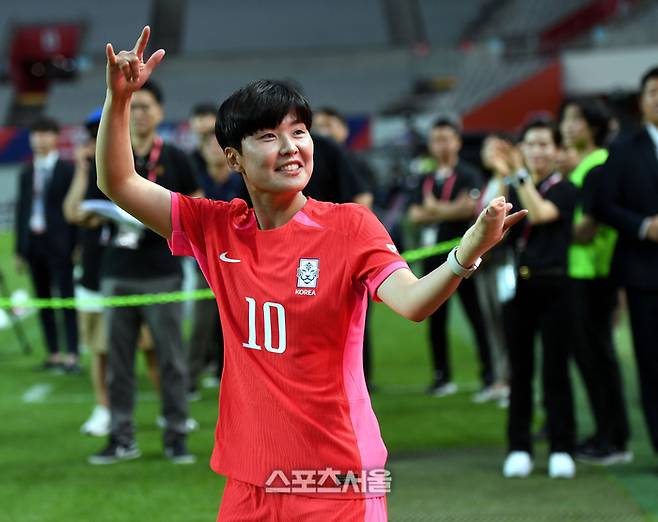 지소연이 8일 서울월드컵경기장에서 열린 2023 FIFA 호주/뉴질랜드 여자월드컵 출정식에 입장하고 있다.  2023. 7. 8. 상암 | 최승섭기자 thunder@sportsseoul.com