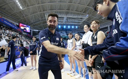 한국 여자 배구대표팀 세사르 에르난데스 곤살레스 감독. ⓒ연합뉴스