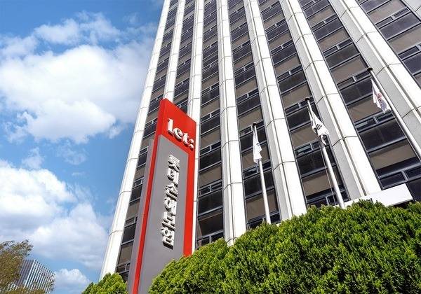 롯데손해보험의 암보험 가입자들이 일방적으로 보험금 지급이 거절됐다며 항의에 나서 논란이 일고 있다. /롯데손해보험