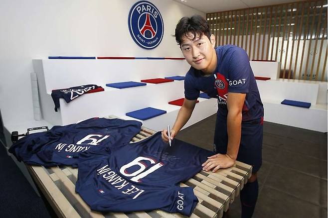 이강인의 계약기간은 2028년까지다. 이제 그는 당당한 PSG의 일원이 되었다. (사진 = PSG 홈페이지)