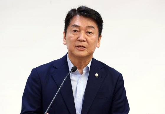 지난달 12일 서울 여의도 국회 의원회관에서 열린 한미동맹 70주년 안보세미나에서 축사하는 안철수 국민의힘 의원. 뉴시스