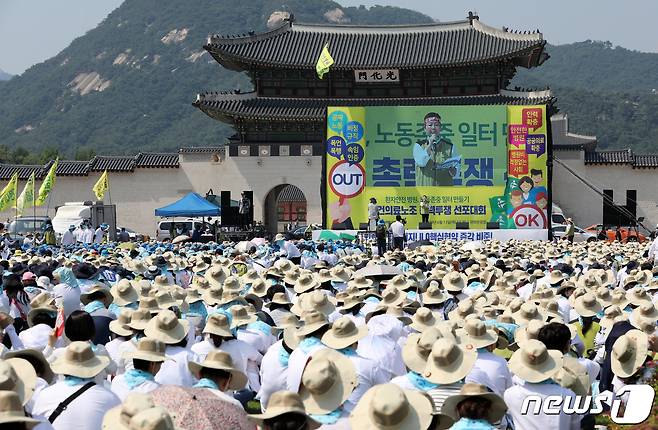 지난 2019년 의료 민영화 저지 등을 위한 '환자안전 병원⋅노동존중 일터 만들기 2019 총력투쟁 선포대회' 현장. 2019.6.13/뉴스1 ⓒ News1 안은나 기자