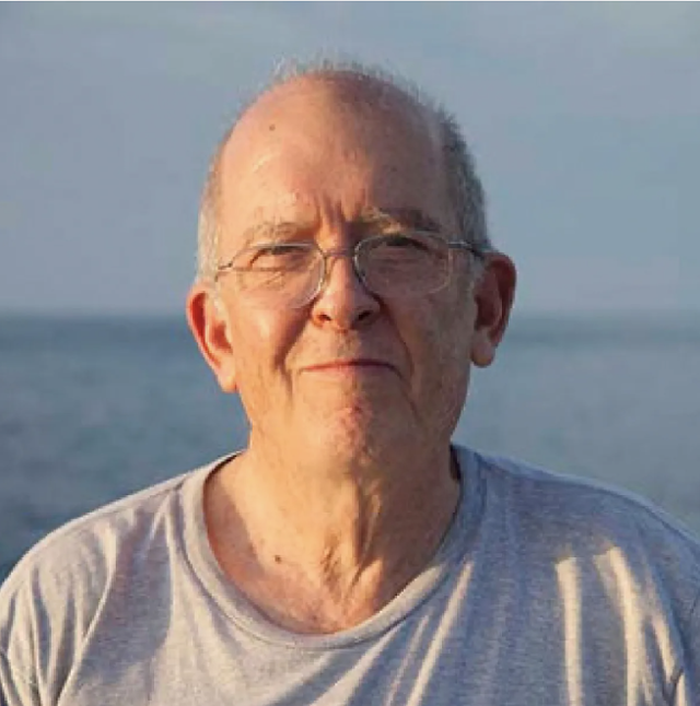 미국 해양 포유류학자 로저 페인은 혹등고래들이 내는 소리에서 언어(노래)적 패턴을 분석, 71년 '혹등고래의 노래'란 논문을 발표했다. 그의 논문과 70년 동명의 음반으로 국제 상업포경 반대운동과 해양생태운동이 본격화했다. 그의 창의적이고 도발적인 가설은 이후 다수 연구를 통해 과학적으로 검증됐고, 인류 역사상 가장 야심찬 종간 소통 프로젝트로 불리는 'CETI 프로젝트'로 구체화됐다. 그는 고래의 미래가 인류의 미래라 여겼다. rogerpayne.com