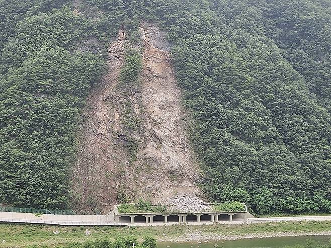 정선 군도 3호선 '세대 피암터널' 산사태 현장(사진=정선군 제공)