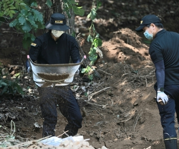 용인동부 영아 사망사건 관련 영아 유기 현장 수색사진 경기남부경찰청 제공