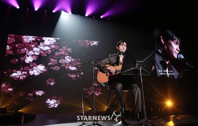 배우 김영대가 8일 오후 일본 요코하마 피아 아레나 MM에서 열린 스타뉴스 주최 '2023 Asia Artist Awards(2023 아시아 아티스트 어워즈, 이하 '2023 AAA') 비기닝 콘서트 '男神(남신)'에서 멋진 공연을 선보이고 있다.  '2023 AAA' 비기닝 콘서트 男神'에 참석한 5인의 남신들인 김재중, 김선호, 황민현, 이준영, 김영대는 2시간 30분 동안 환상적인 무대들을 선보였다. 2023.07.08 /사진=김창현 기자 chmt@