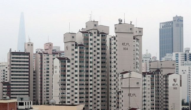 올 하반기 주택시장에서 집값 하락 전망이 여전히 상승보다 우세하긴 하지만, 지난해 말 조사와 비교하면 하락 전망 비율이 30%포인트 넘게 급감했다.ⓒ데일리안