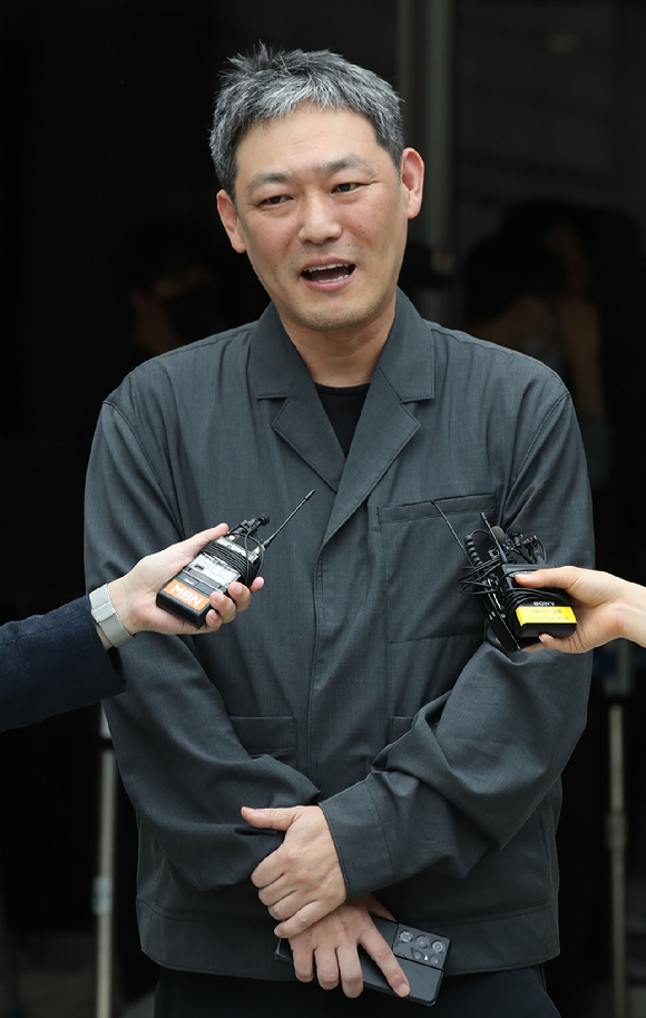 유튜버 김용호씨(47)가 연예인들에게 약점을 폭로하지 않겠다는 대가로 돈을 뜯은 혐의로 경찰 조사를 받았다. [사진=뉴시스]