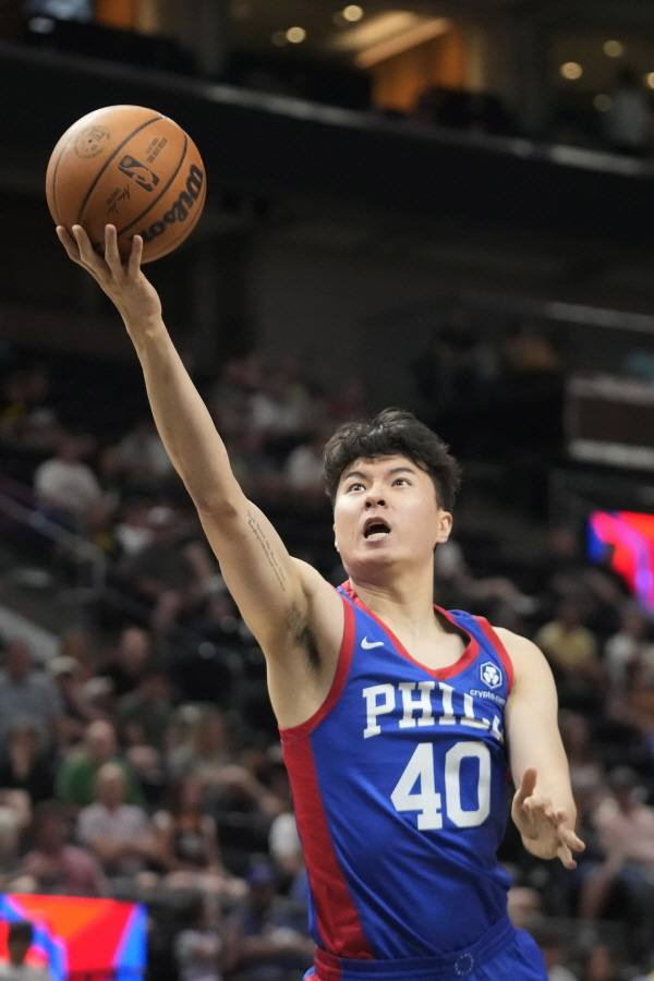 NBA 서머리그 필라델피아 세븐티식서스에서 활약 중인 이현중. AP 연합