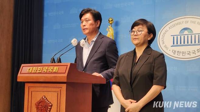 11일 국회소통관에서 기자회견하는 조승래 더불어민주당 과방위 간사.&nbsp; &nbsp;사진=황인성 기자