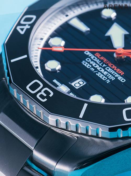 태그호이어의 베젤. 베젤 주변을 8각으로 처리해 한층 강인한 느낌을 냈다.