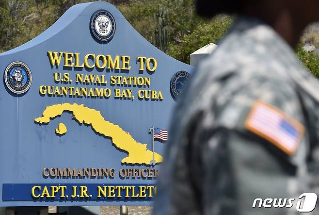 쿠바 관타나모만에 있는 미 해군 기지로 가는 길에 있는 환영 표지판. 14.04.07 ⓒ AFP=뉴스1 ⓒ News1 김예슬 기자