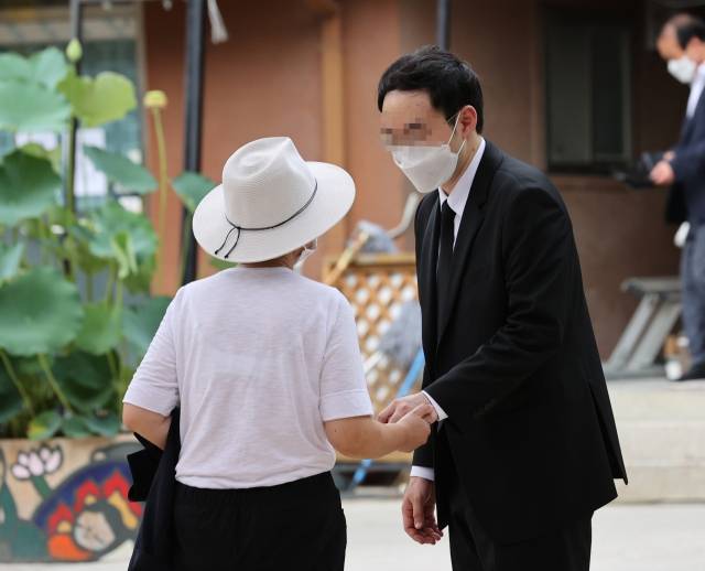 고(故) 박원순 전 서울시장의 아들 박주신(38)씨가 자신의 병역 비리 의혹을 제기했다가 1심에서 유죄를 선고받은 이들의 항소심 재판에 증인으로 소환됐다. 신체 검증도 다시 받게 된다.[사진출처=연합뉴스]