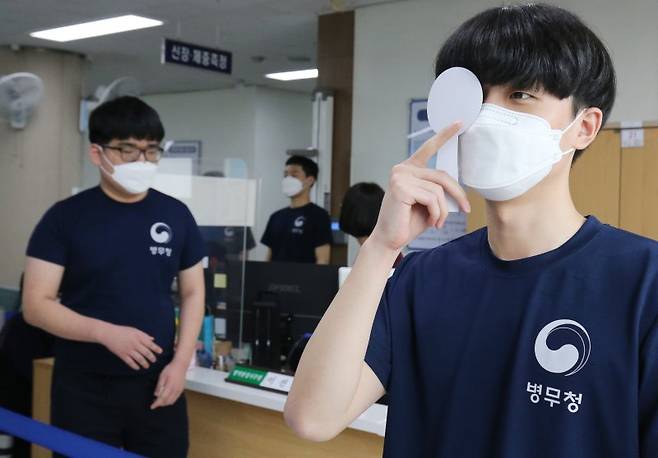 2022년도 첫 병역판정검사가 시작된 2월 7일 대전충남지방병무청에서 입영대상자들이 신체검사를 받고 있다. 사진=뉴스1