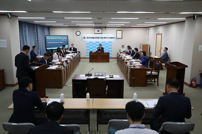 전남도의회 교육위원회, 11일 도의회서 전남미래교육재단 원장 후보자 인사청문회 열고 12일 경과보고서 채택. 전남도의회 제공