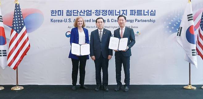 지난 4월 한국바이오협회와 美BIO간 '바이오경제 활성화' 위한 MOU 체결 당시 모습 [한국바이오협회 제공. 재판매 및 DB 금지] photo@yna.co.kr