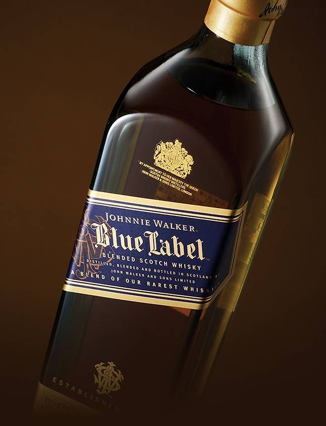 알코올 함량 40% 용량 700mL 가격 30만원대