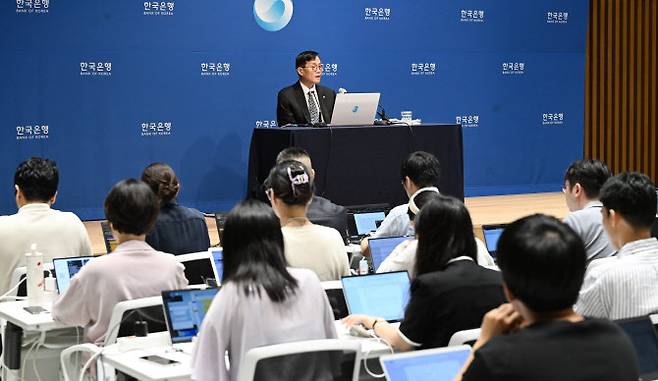 이창용 한국은행 총재가 13일 서울 중구 한국은행에서 열린 7월 금융통화위원회 금리 결정에 대한 기자간담회에서 발언하고 있다.(사진=공동취재단)