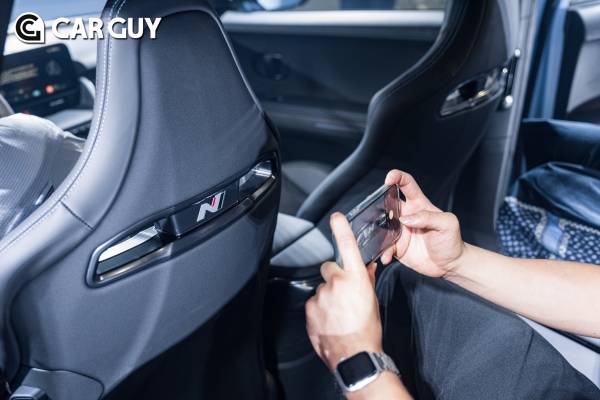 N 버킷 시트는 열선 기능뿐만 아니라 통풍 기능까지 제공한다