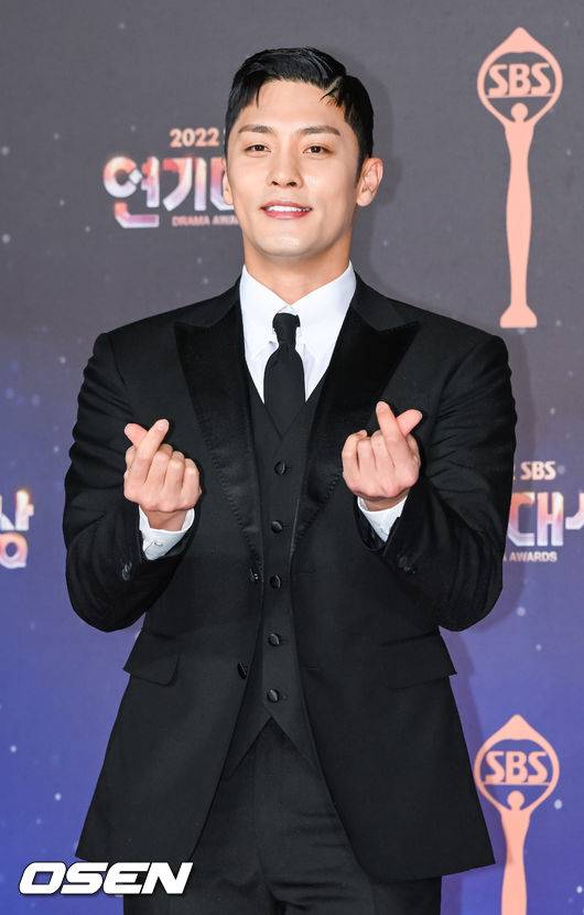 [OSEN=박준형 기자]배우 성훈이 포즈를 취하고 있다. 2022.12.31 / soul1014@osen.co.kr