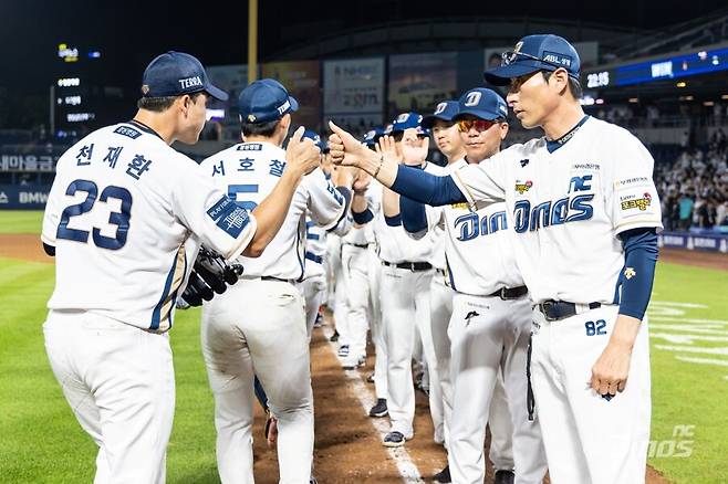 ▲ NC 강인권 감독이 두 차례 대행 경력을 포함해 통산 100승을 달성했다. ⓒ NC 다이노스