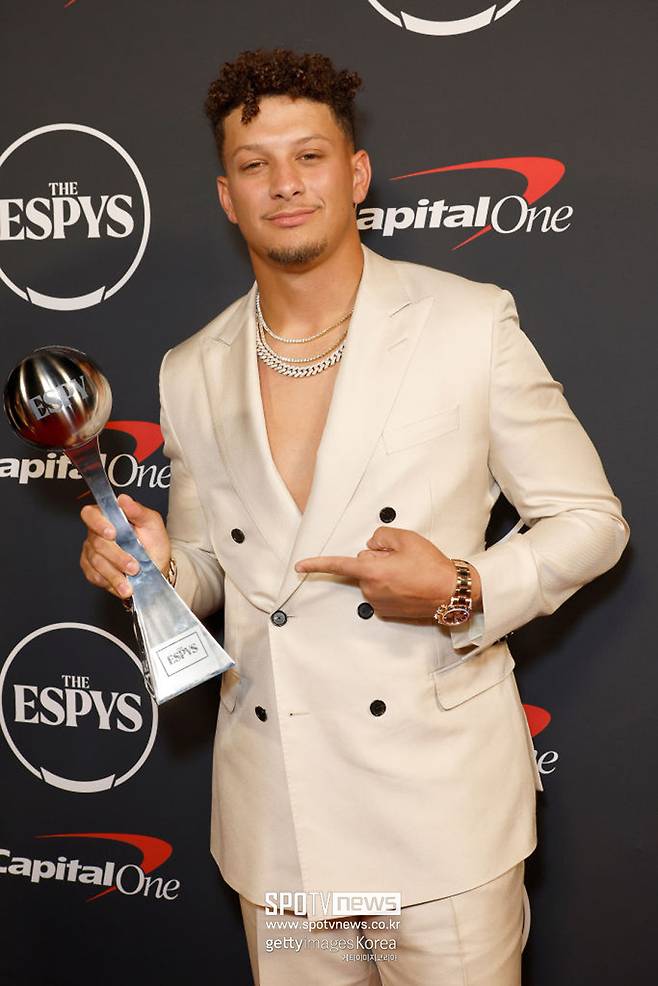 ▲ 2023 ESPY 어워즈에서 올해의 남자 선수상을 수상한 NFL 패트릭 마홈스