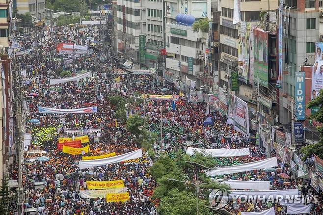 12일 방글라데시 다카서 열린 야권 시위 [EPA 연합뉴스 자료사진. 재판매 및 DB 금지]