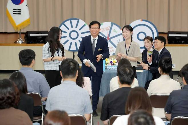 광산구는 지난 13일 구청 7층 윤상원홀에서 ‘광산의 미래를 잇다’를 주제로 직원 소통 간담회를 개최했다.