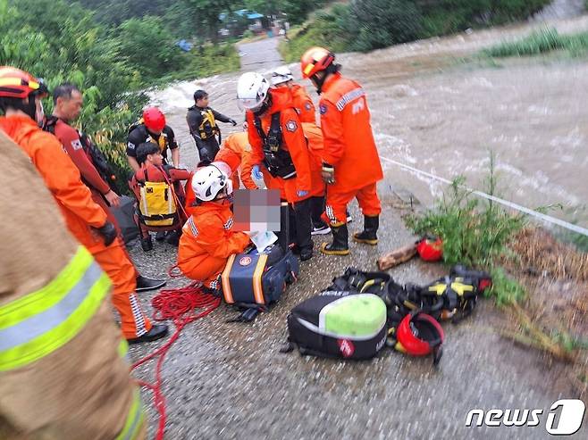 원주 신림면 황둔리 급류 사고 구조현장.(원주소방서 제공) 2023.7.15/뉴스1