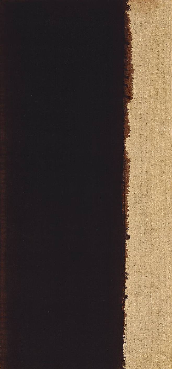 윤형근, Burnt Umber & Ultramarine>, oil on linen, 100×44cm, 1989, 추정가 3억 3000만원-4억 5000만 원 *재판매 및 DB 금지