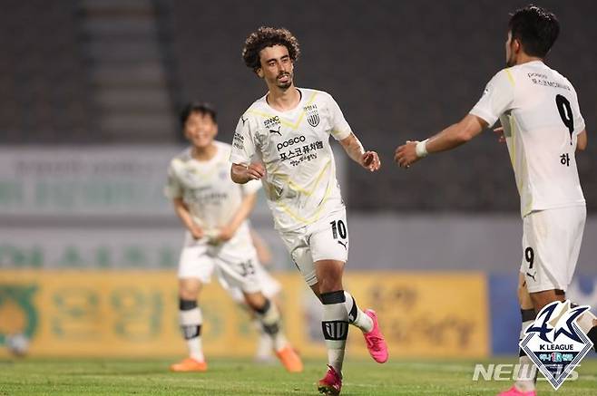 [서울=뉴시스]프로축구 전남 드래곤즈 발비디아 (사진 = 프로축구연맹 제공)