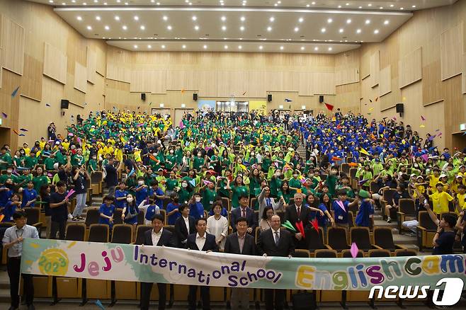 17일 제주국제자유도시개발센터(이사장 양영철, 이하 JDC)는 이날 세인트존스베리아카데미 제주(총교장 코리존슨, 이하 SJA Jeju)에서 '2023 제주국제학교 영어캠프' 개강식을 갖고, 오는 28일까지 2주간 운영한다고 밝혔다.