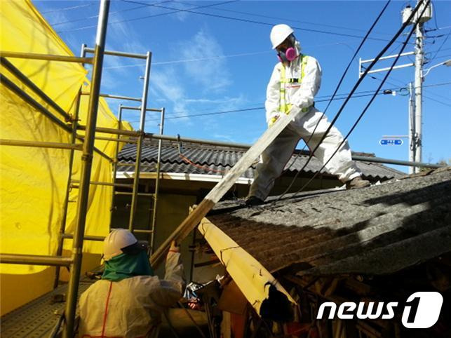 전북 장수군이 2023년 슬레이트 처리지원사업 대상자를 오는 8월11일까지 추가로 모집한다.(장수군 제공)20237.18/뉴스1