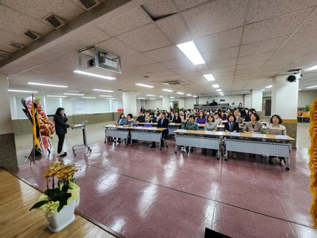 대구지역 어린이집 원장들이 최근 한 자리에 모여 달라진 교육환경에 대한 설명을 듣고 있다. 대구시 공공형 어린이집 제공