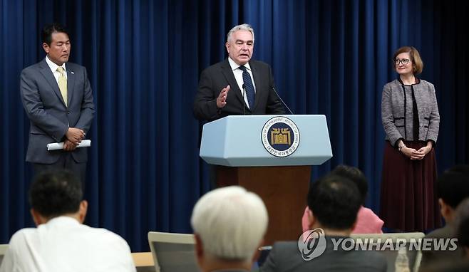 한미 핵협의그룹 기자회견에서 발언하는 캠벨 조정관 (서울=연합뉴스) 임헌정 기자 = 커트 캠벨 미국 국가안전보장회의(NSC) 인도·태평양 조정관이 18일 서울 용산 대통령실 청사에서 열린 한미 핵협의그룹(NCG) 출범회의 관련 공동기자회견에서 발언하고 있다. 2023.7.18 [대통령실통신사진기자단] kane@yna.co.kr