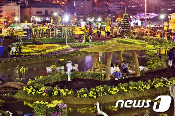 2016년 열린 마산국화축제 모습/뉴스1 DB