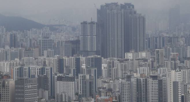 서울 중구 남산에서 바라본 서울 시내 아파트. /뉴스1