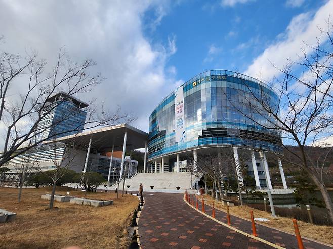 전라남도교육청 학생교육수당 지급에 관한 조례안이 20일 전라남도의회 제373회 임시회 본회의를 통과했다. /전남도의회